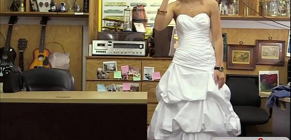 Hot woman trying to sell her wedding dress gets smashed